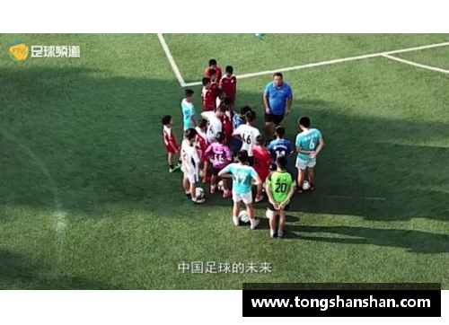 J9集团官方网站足球明星背影定格瞬间展现赛场魅力与坚持的力量